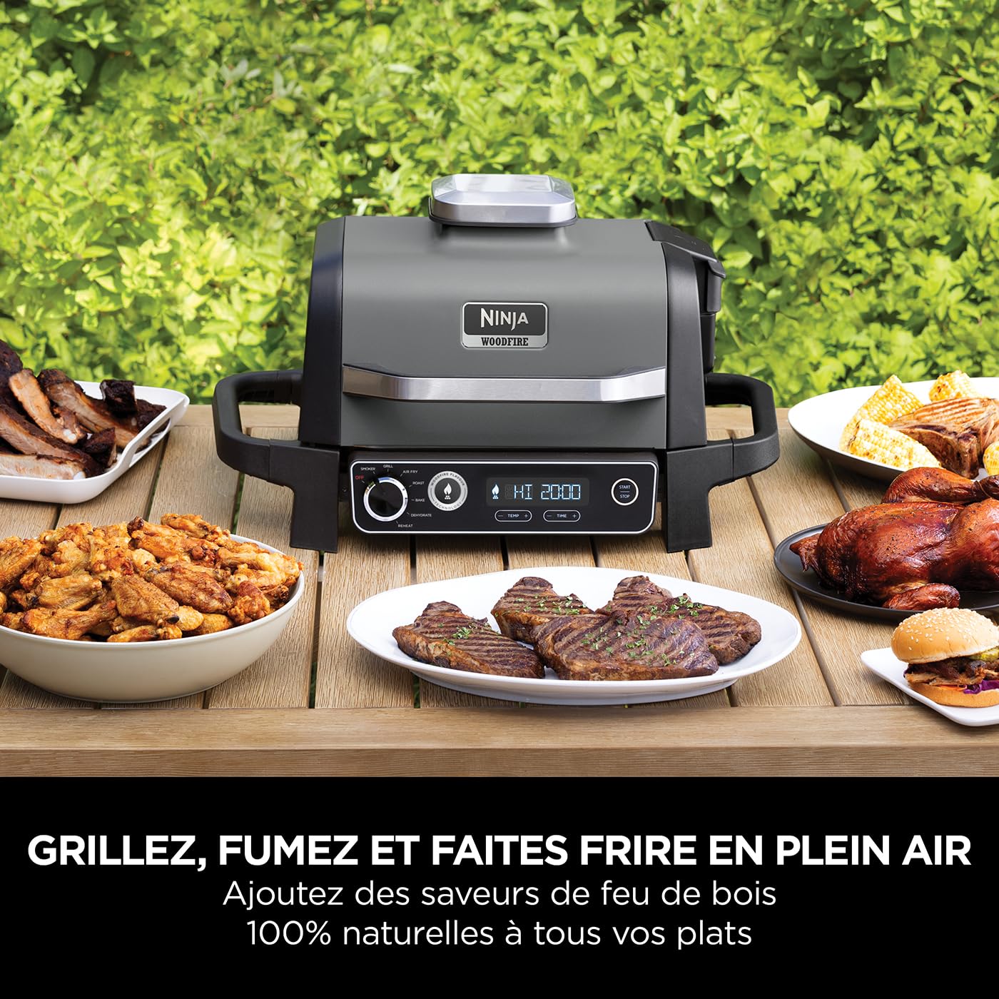 Ninja Woodfire barbecue électrique, grill, fumoir & air fryer, barbecue extérieur 7 en 1, grill, air fryer, fumer, rôtir, four, résistant aux intempéries, antiadhésif, portatif, gris/noir OG701EU