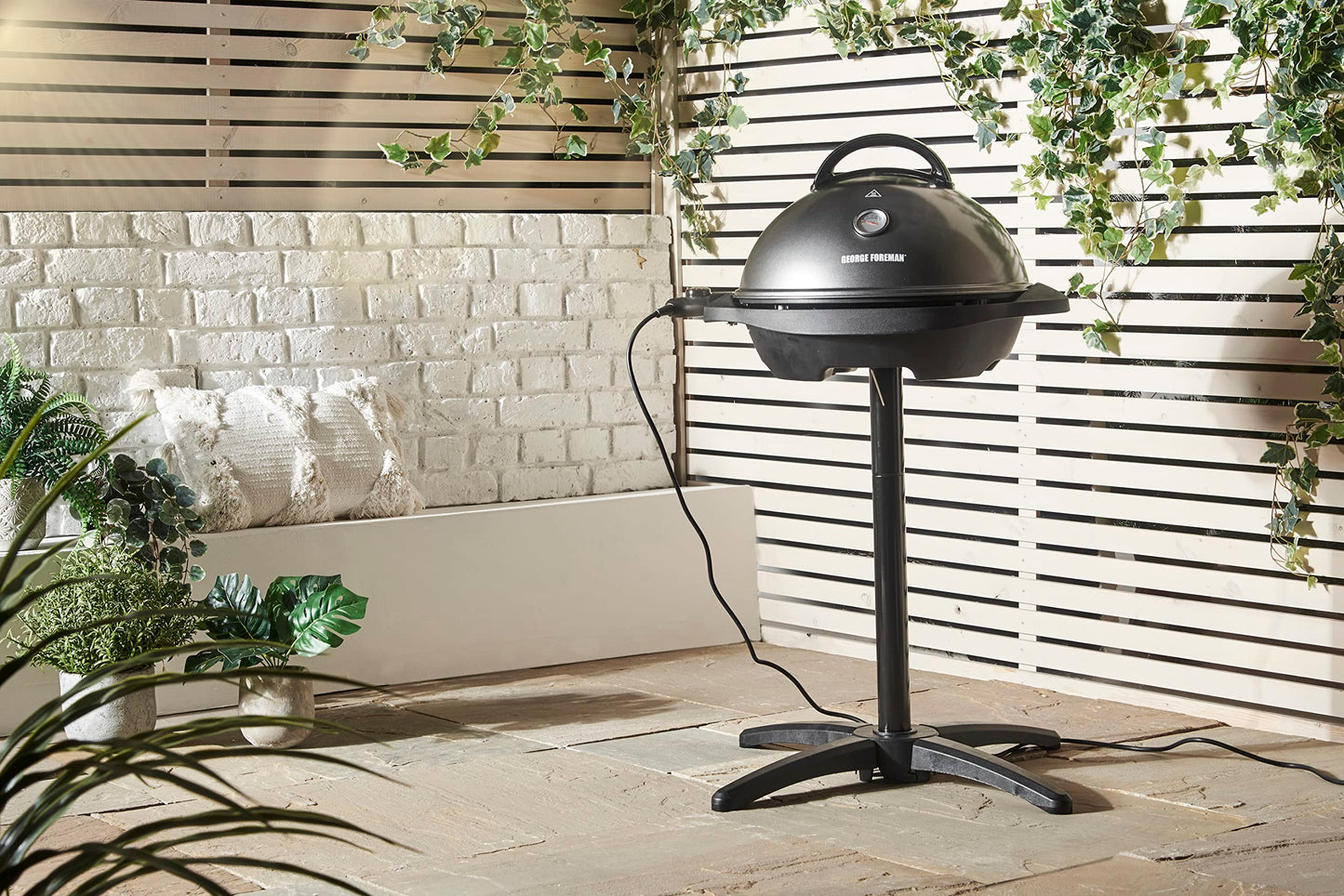 George Foreman Barbecue 2 en 1 électrique: Grill sur pied & de table (utilisation intérieure & extérieure, balcon & cuisine, Ø44,5cm, indicateur de température, bac à graisse, 2400W) 22460-56