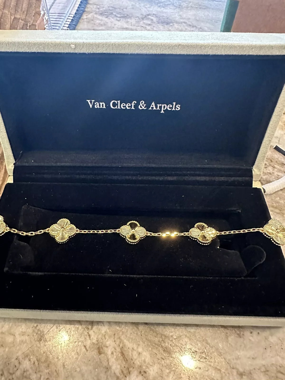 van cleef bracelet all Gold With Box