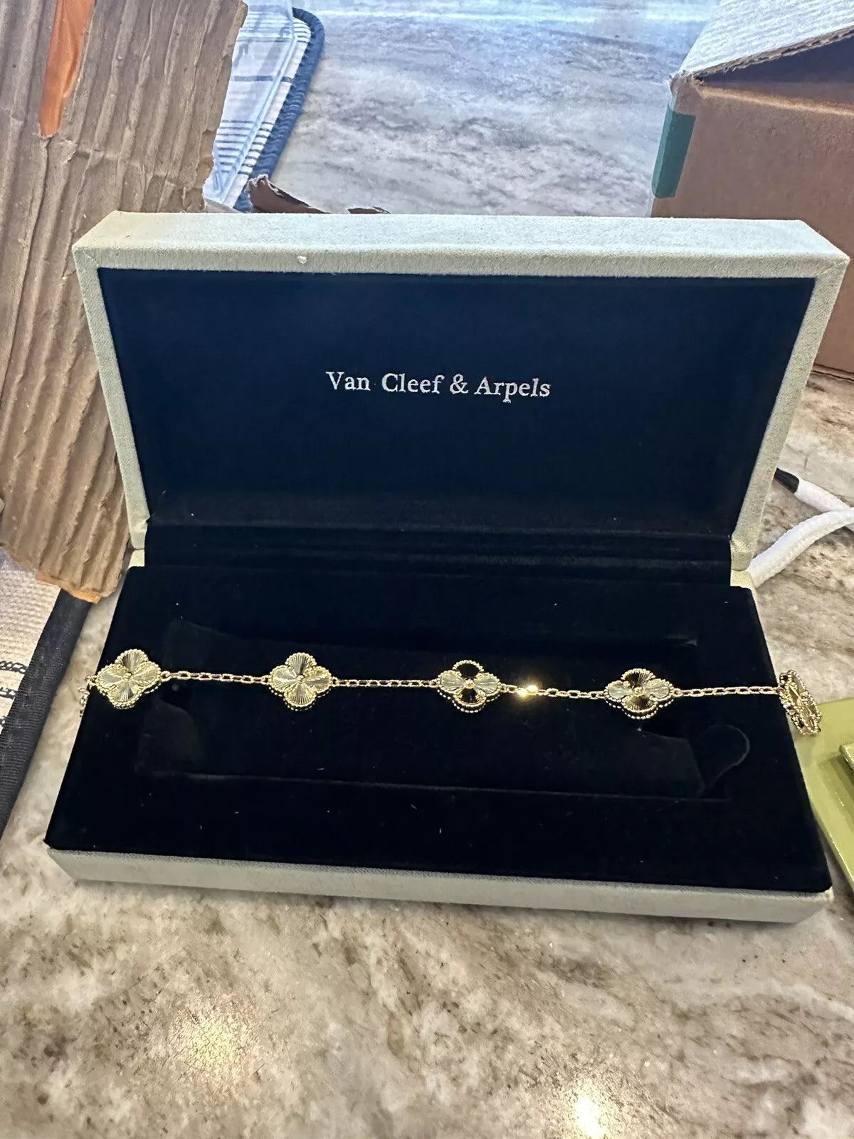 van cleef bracelet all Gold With Box