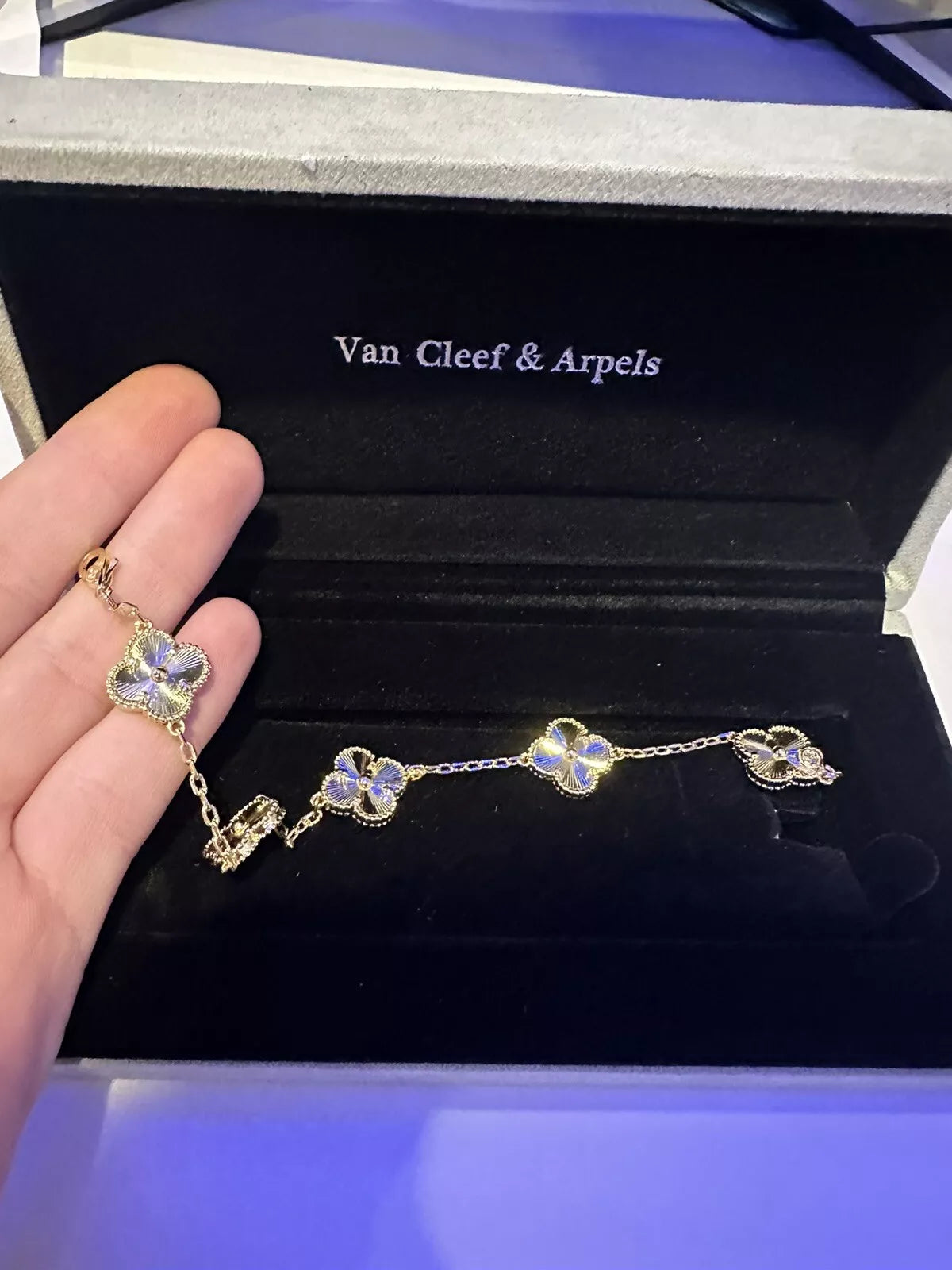 van cleef bracelet all Gold With Box